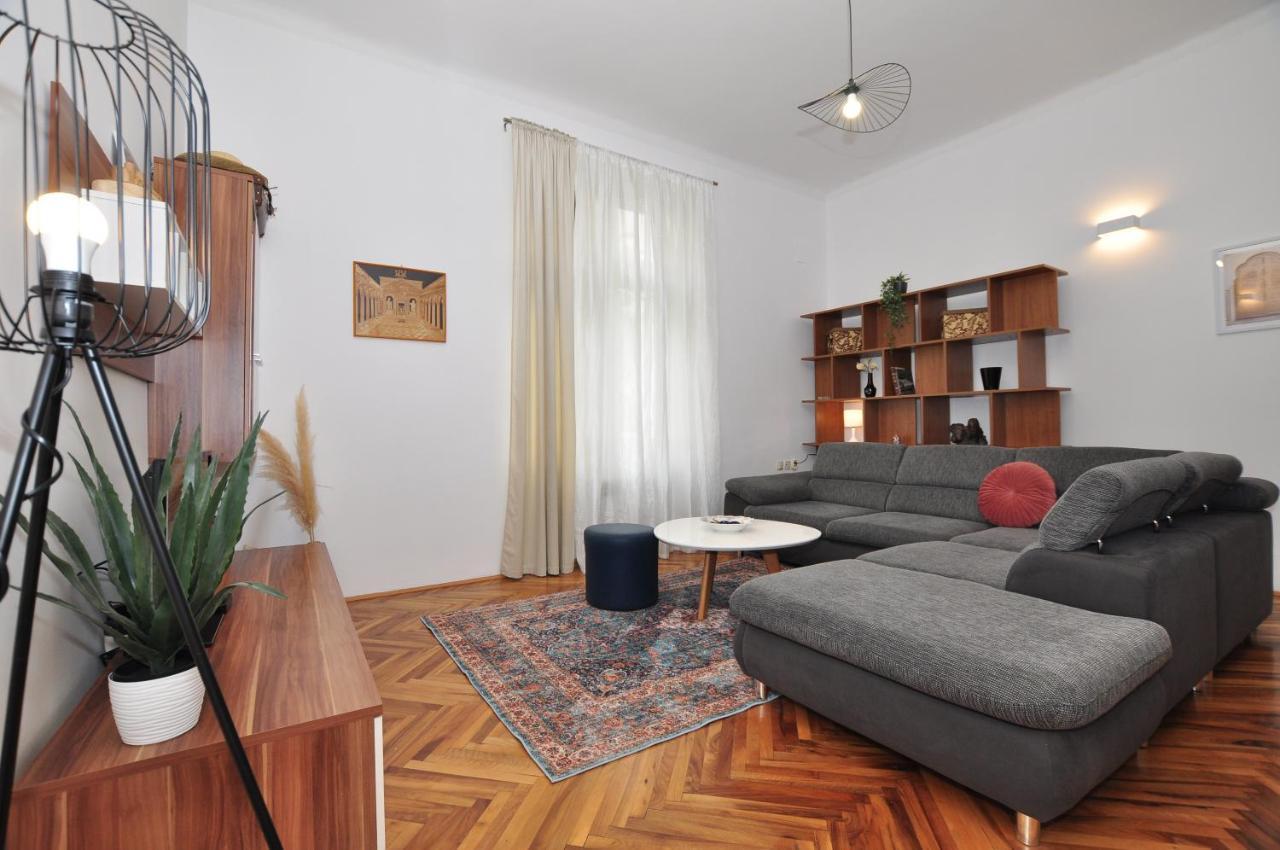Apartment Moel Split Bagian luar foto
