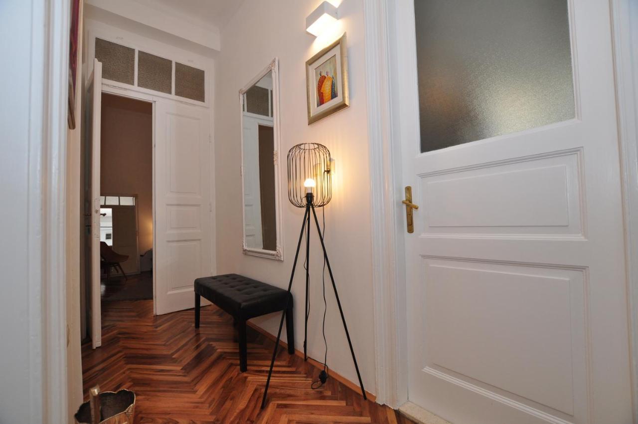 Apartment Moel Split Bagian luar foto