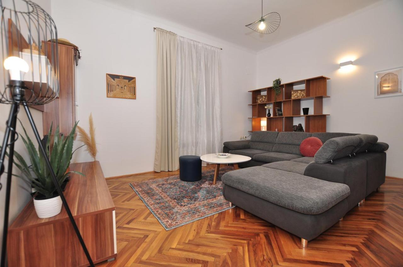 Apartment Moel Split Bagian luar foto