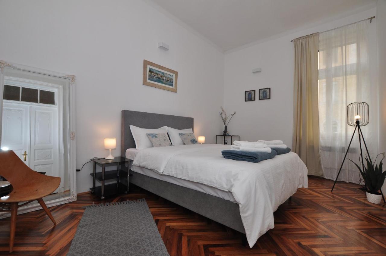 Apartment Moel Split Bagian luar foto